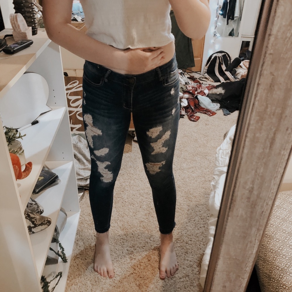 Distressed angle length jeggings